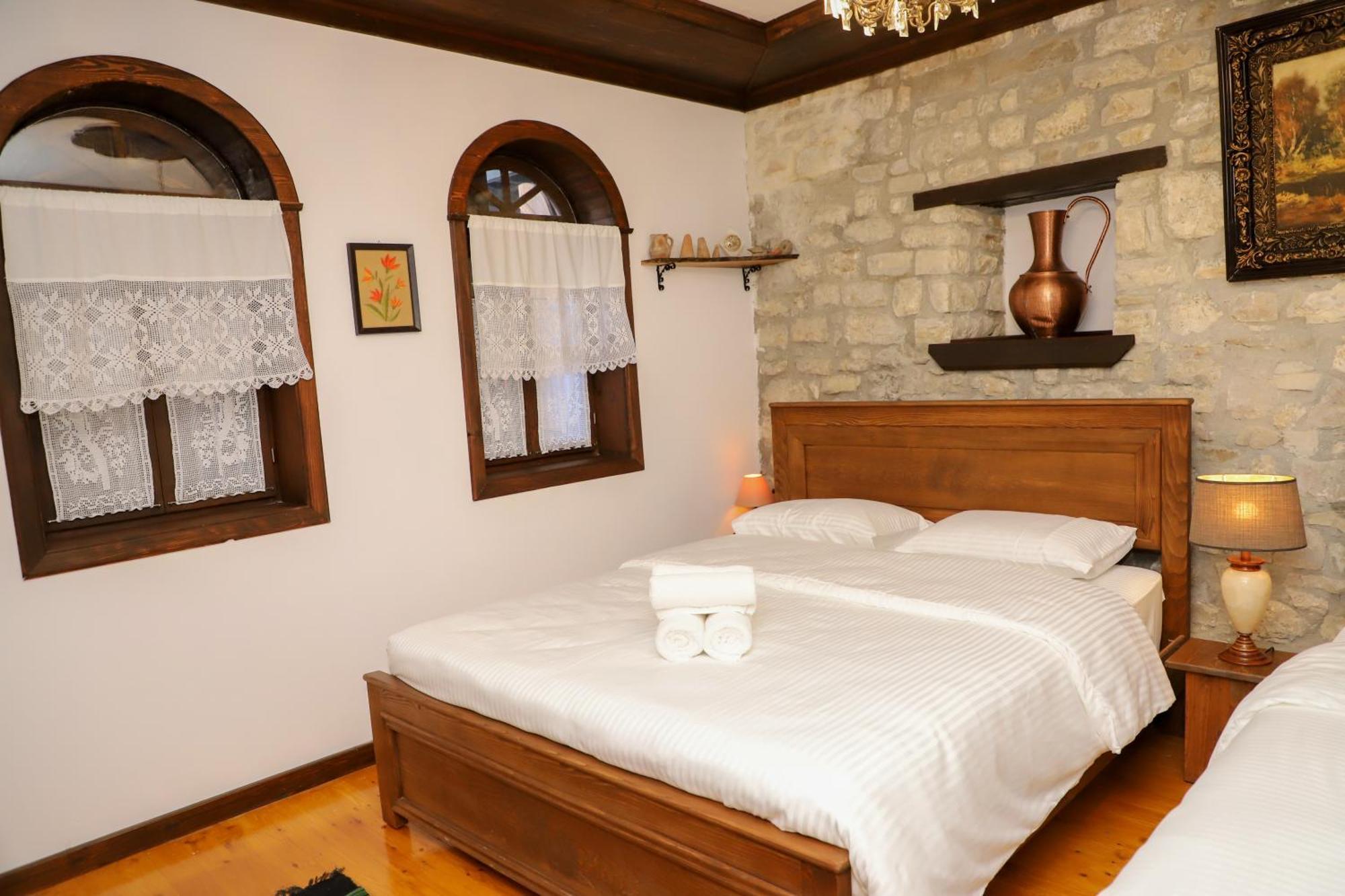 Vila Art Berat Castle Buitenkant foto