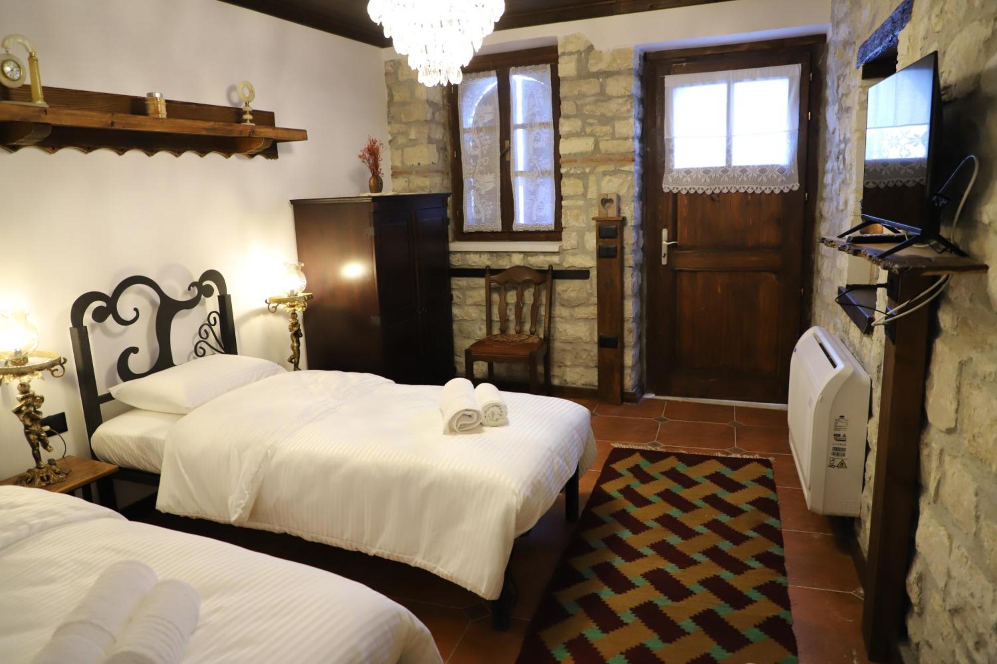 Vila Art Berat Castle Buitenkant foto